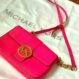 MICHAEL Michael Kors Crossbody in Ultra Pink